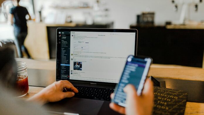 6 Ways Smartphones Are Transforming HR Operations